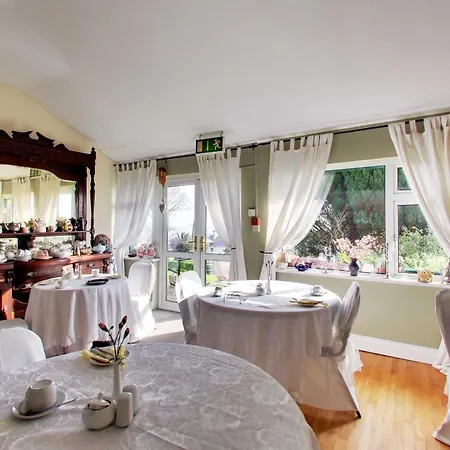 לינה וארוחת בוקר Robin Hill House Heritage