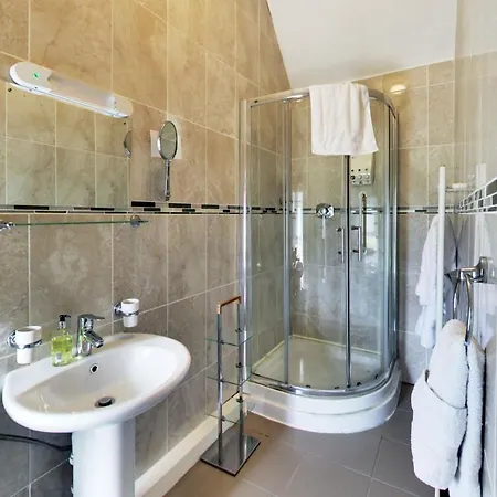 Robin Hill House Heritage 4* קוב