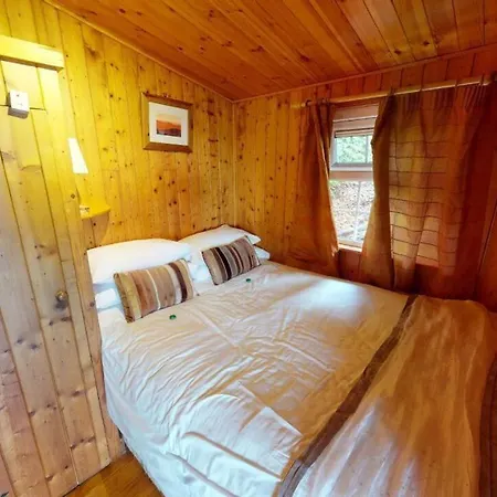 Robin Hill House Heritage 4*