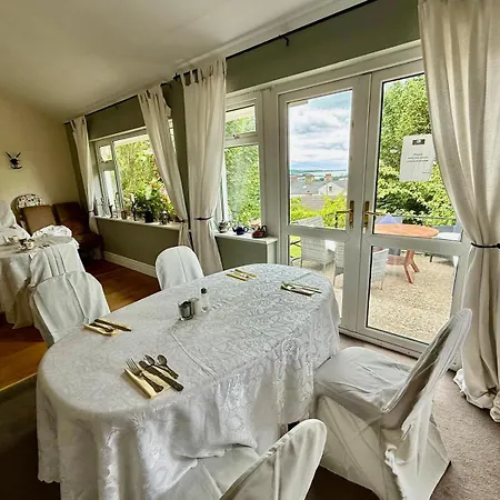 Robin Hill House Heritage 4*